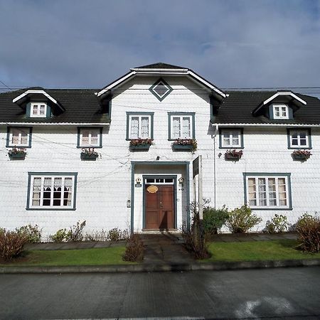 Hostal Y Cabanas Villa Germana Puerto Varas Exterior photo