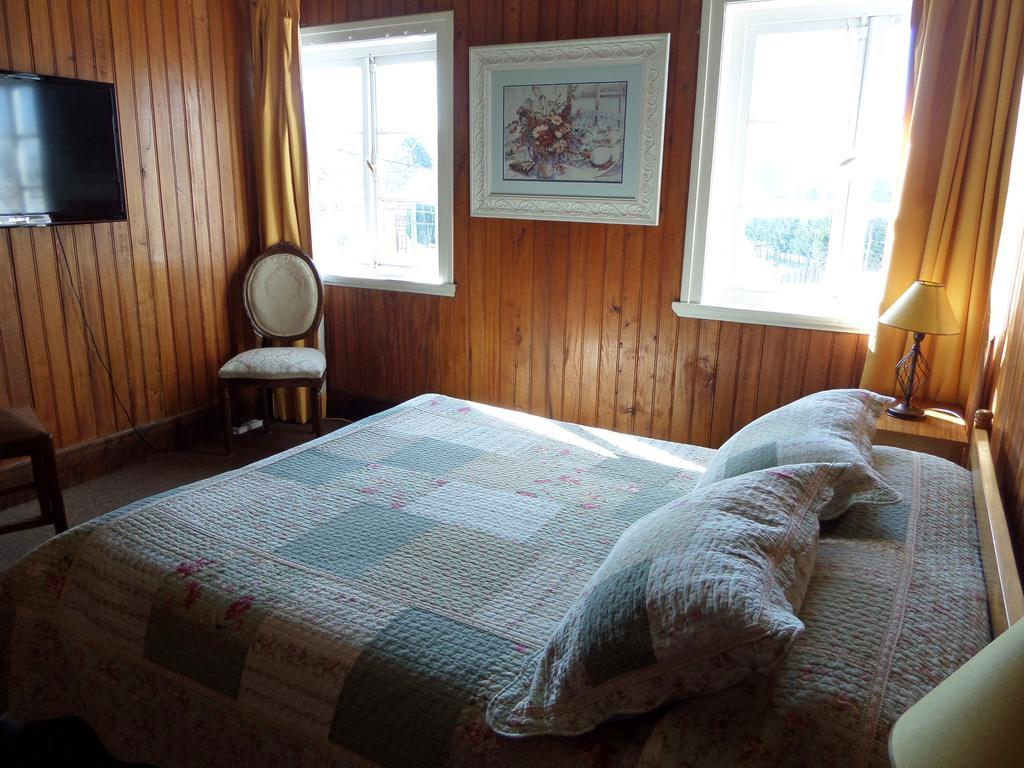 Hostal Y Cabanas Villa Germana Puerto Varas Room photo