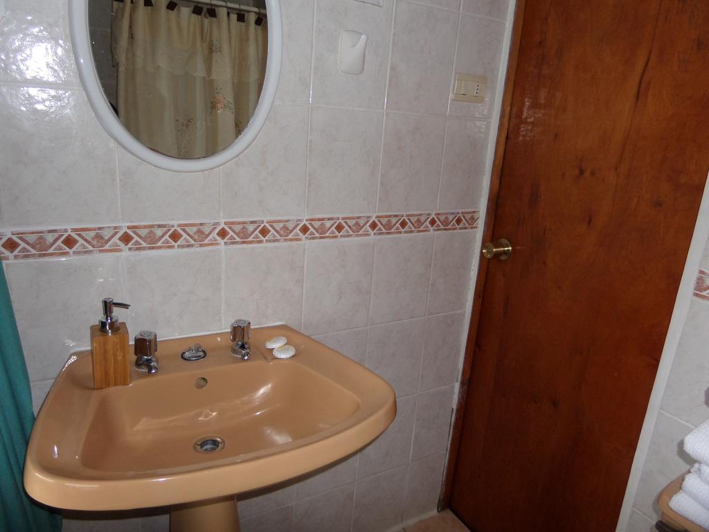 Hostal Y Cabanas Villa Germana Puerto Varas Room photo