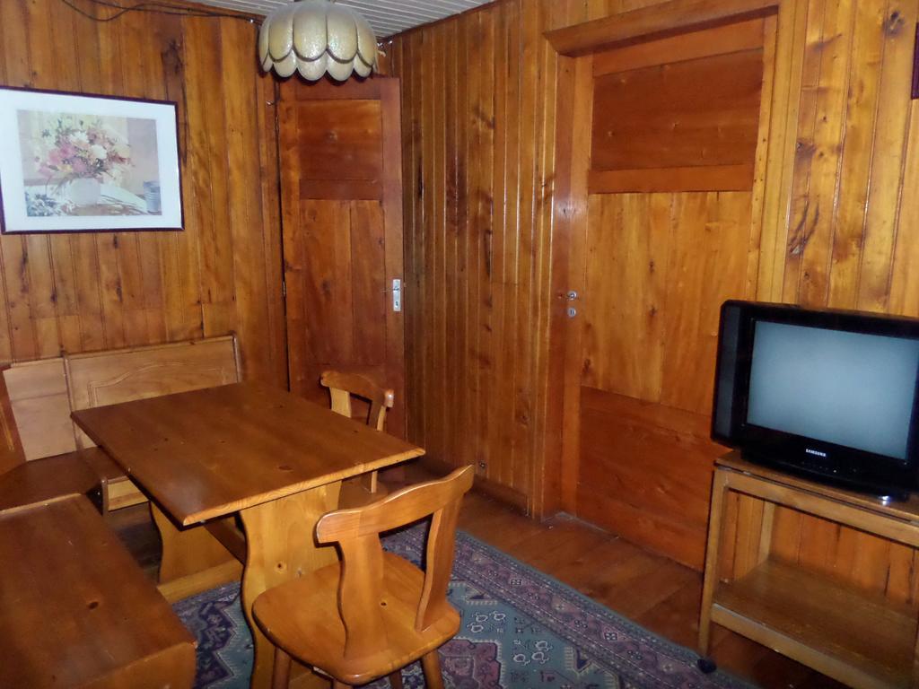 Hostal Y Cabanas Villa Germana Puerto Varas Room photo
