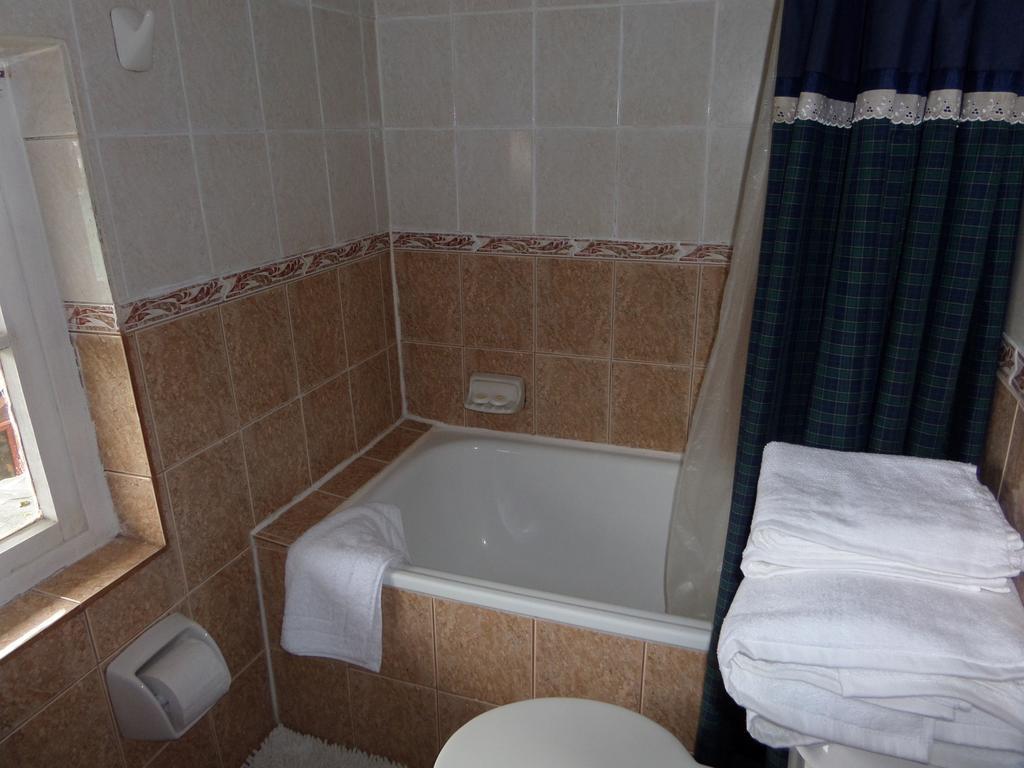 Hostal Y Cabanas Villa Germana Puerto Varas Room photo