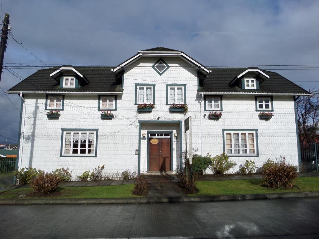 Hostal Y Cabanas Villa Germana Puerto Varas Exterior photo