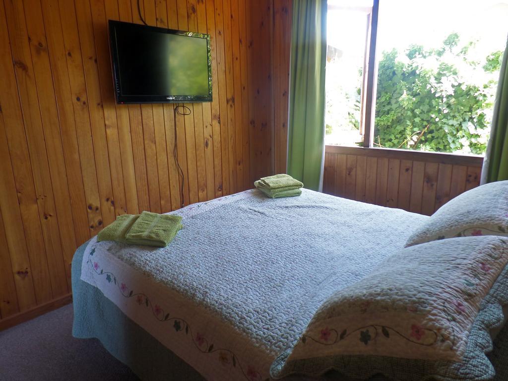 Hostal Y Cabanas Villa Germana Puerto Varas Exterior photo
