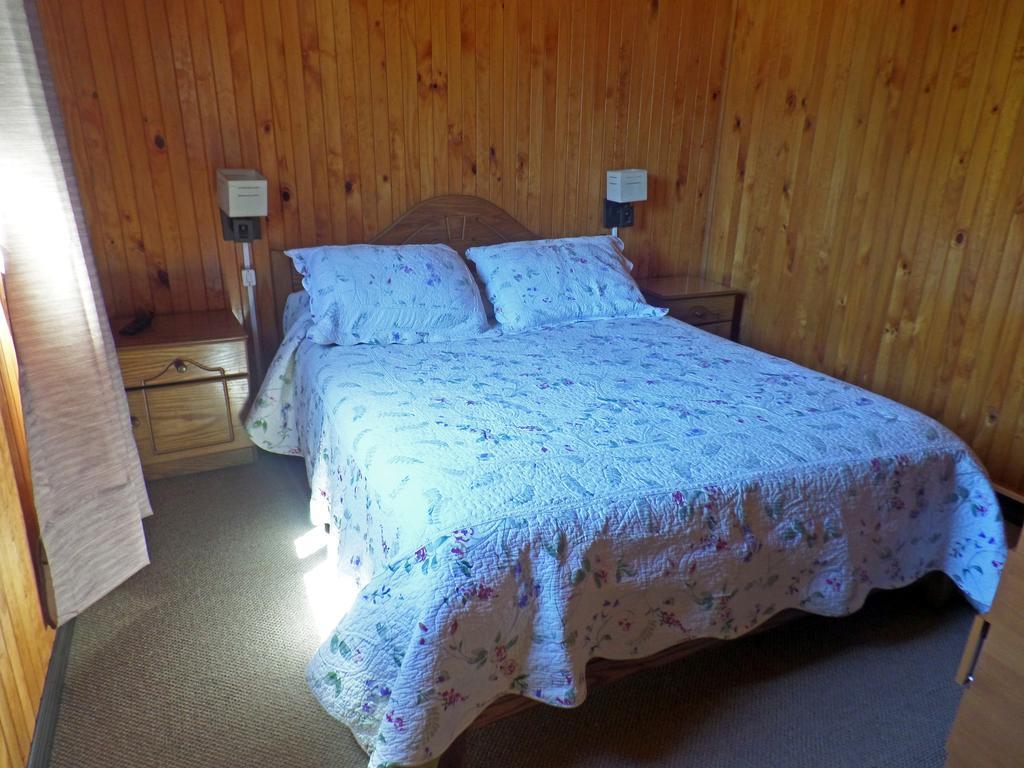 Hostal Y Cabanas Villa Germana Puerto Varas Exterior photo