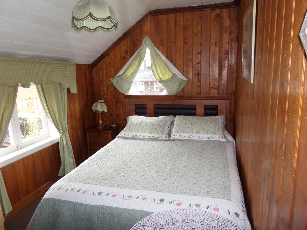 Hostal Y Cabanas Villa Germana Puerto Varas Exterior photo