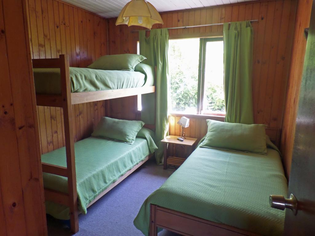 Hostal Y Cabanas Villa Germana Puerto Varas Exterior photo