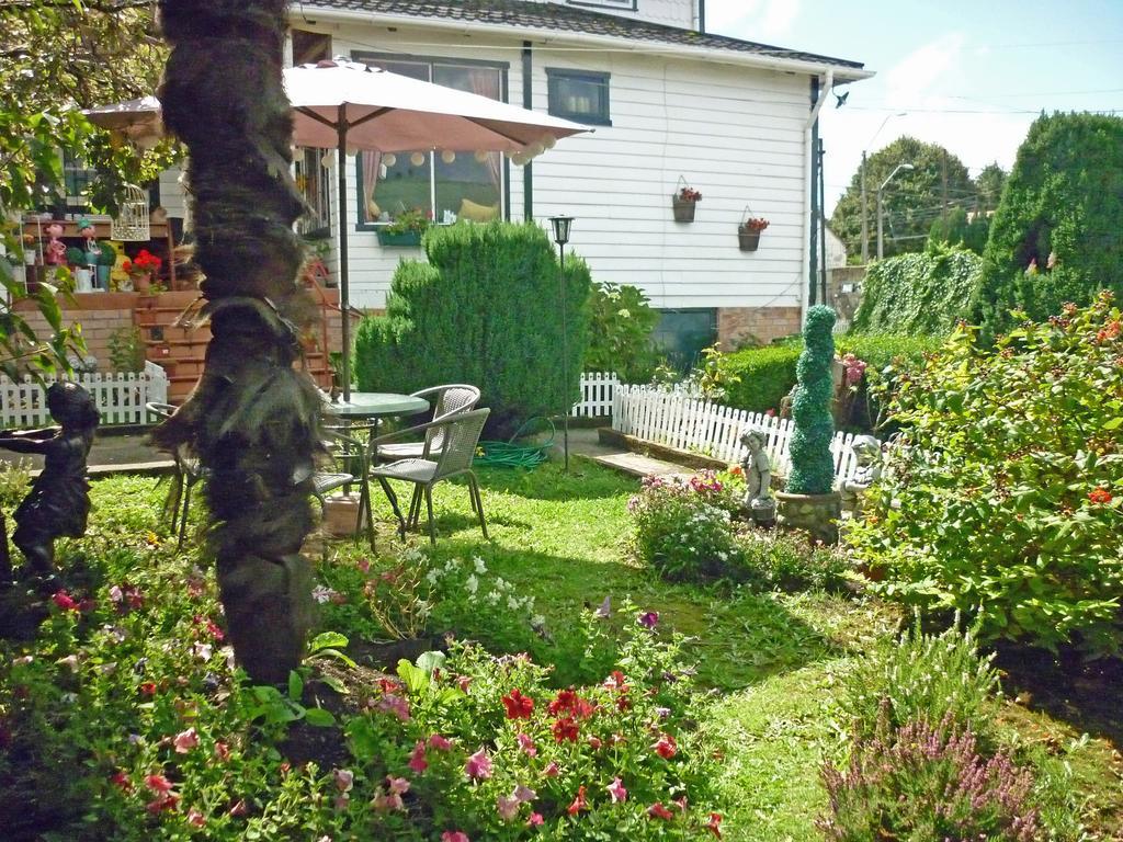 Hostal Y Cabanas Villa Germana Puerto Varas Exterior photo