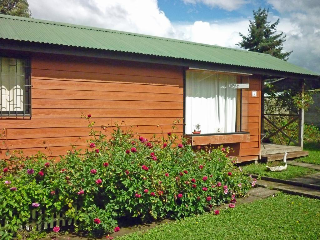 Hostal Y Cabanas Villa Germana Puerto Varas Exterior photo